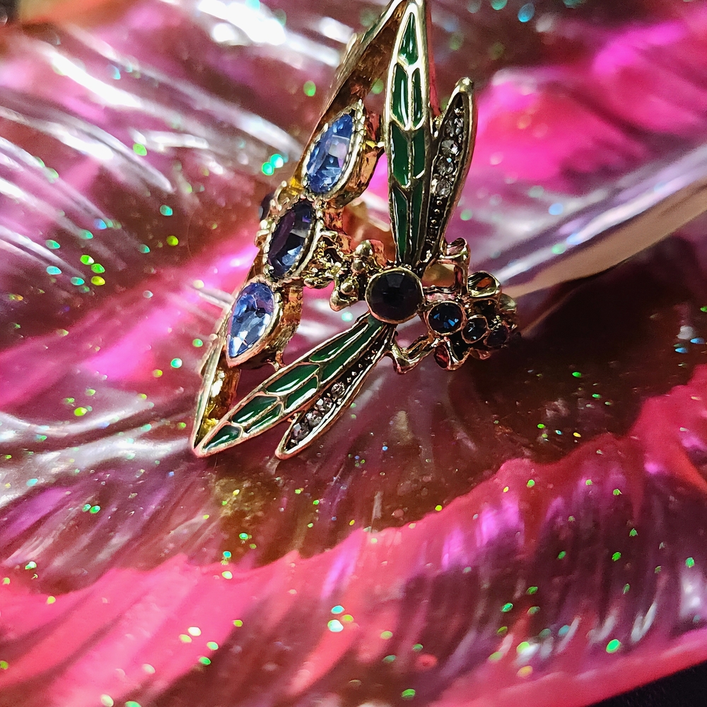 ~Size 7~ Elegant green and blue dragonfly ring in a gold-tone setting.